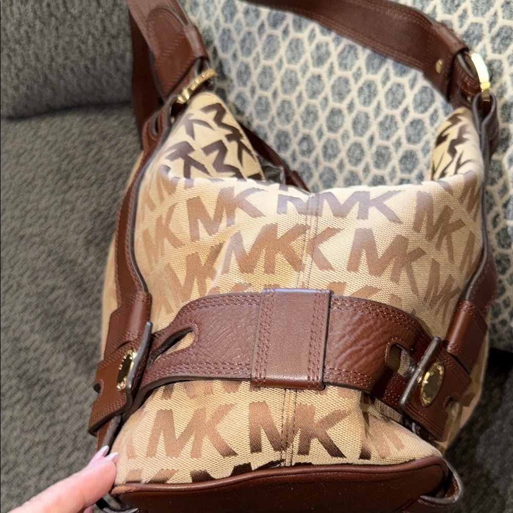 Michael Kors Tan and Brown Monogram Shoulder Bag - Picture 4 of 10